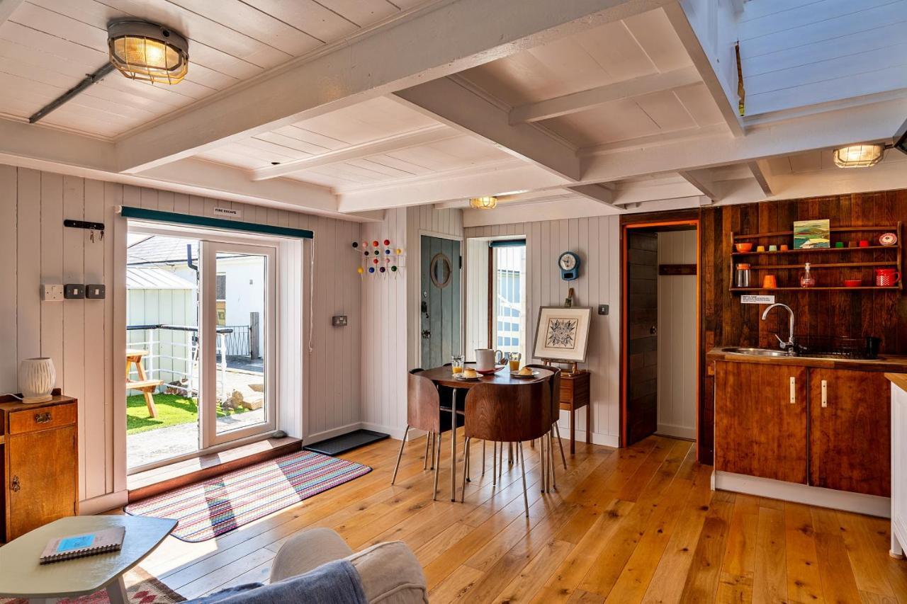 Finest Retreats - The Watchtower At Western Watch Lower Boscaswell 외부 사진